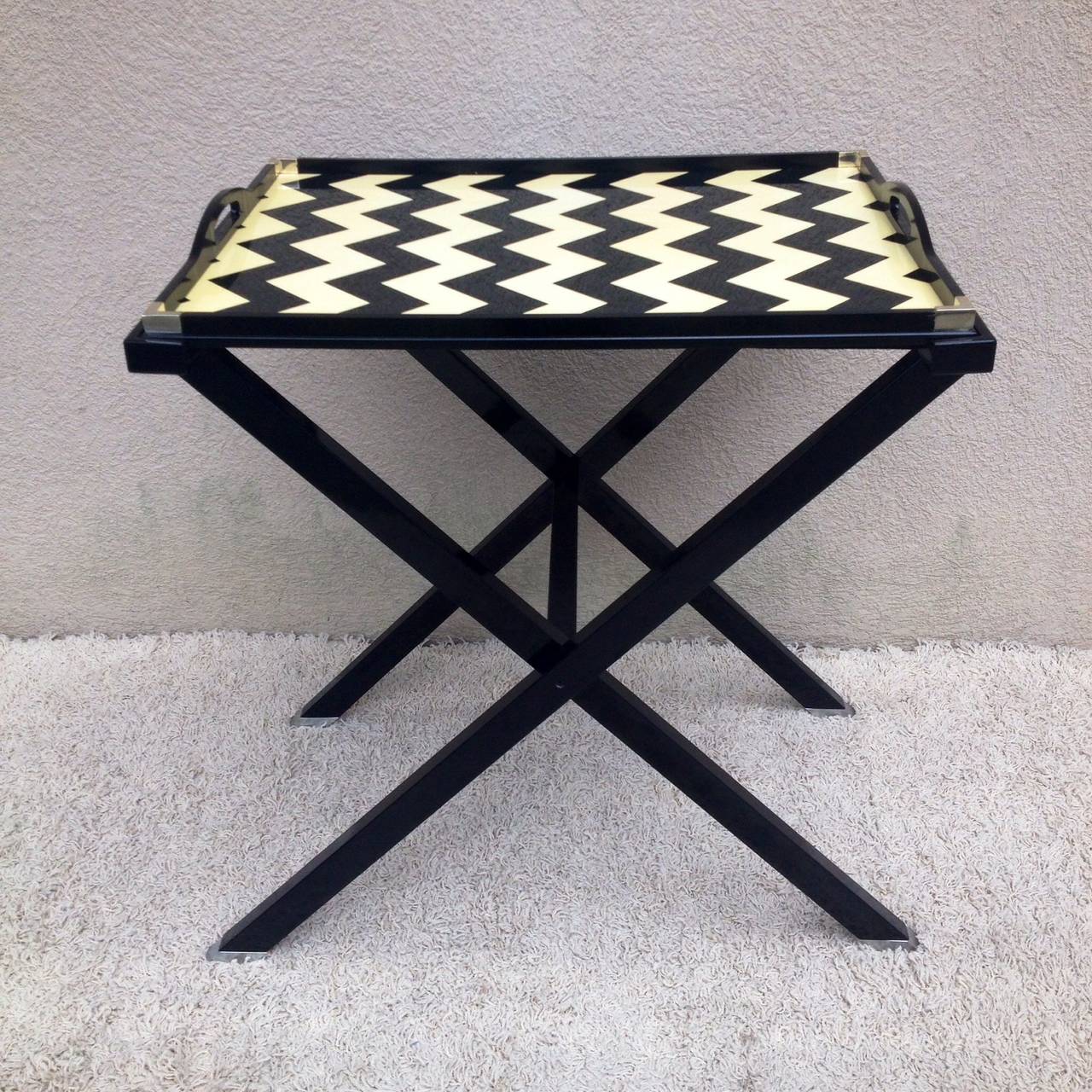American Oscar De La Renta Black and Crème Lacquered Tray Table For Sale