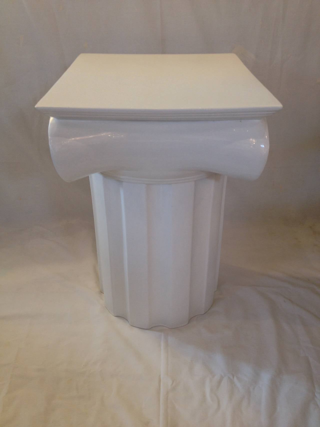 Ionic Column White Ceramic Mid-Century End Table or Pedestal In Good Condition For Sale In Westport, CT