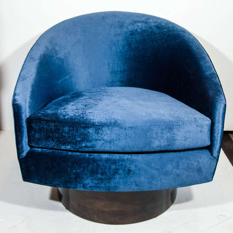 Pair of Luxe Swivel Lounge Chairs in Sapphire Velvet Designed by Milo Baughman 1