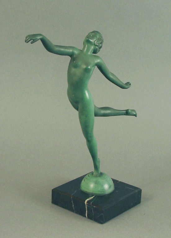 Français Elle danse nue par Max Le Verrier, sculpture Art déco française
