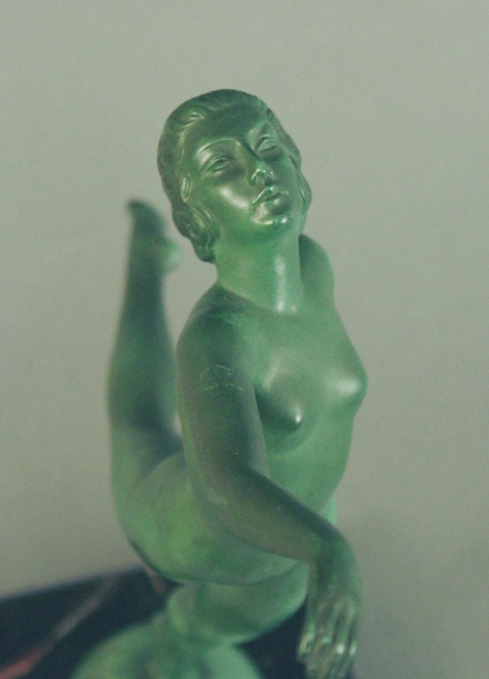 20ième siècle Elle danse nue par Max Le Verrier, sculpture Art déco française