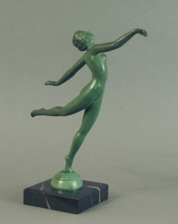Zinc brut Elle danse nue par Max Le Verrier, sculpture Art déco française