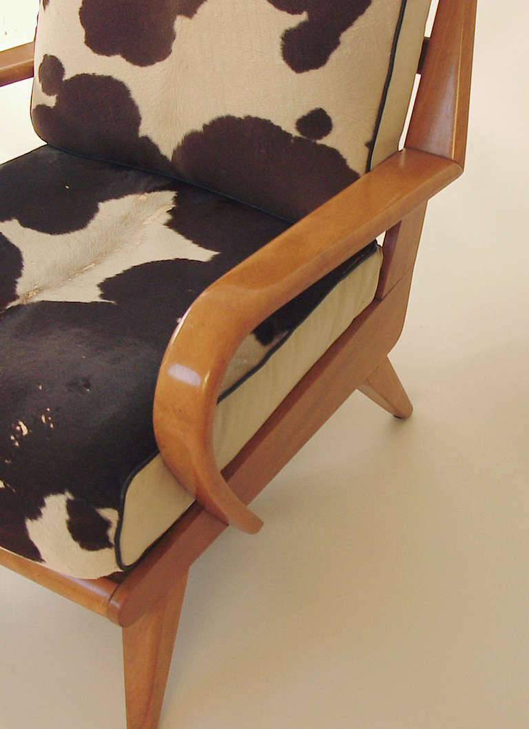 Modern Cowboy Heaven: Comfy Heywood Wakefield Armchair with Calfskin Cushions For Sale