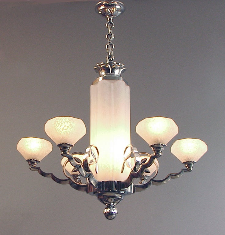 French Six-Arm Art Deco Chandelier with Schneider Glass For Sale 2