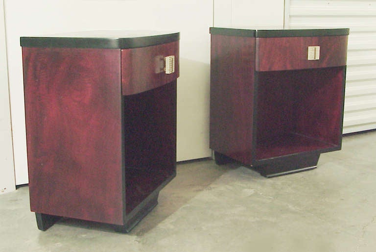 A Stately 5-Piece Art Deco-Modernist Widdicomb Bedroom Set, Lucite Handles In Excellent Condition In San Francisco, CA