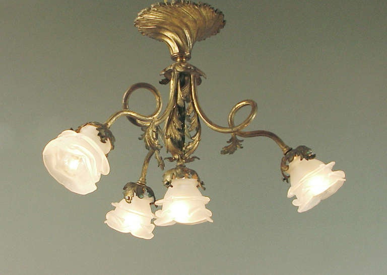 Another top quality piece from France to tickle your interest...
With its curling arms, leafy embellishments and shade holders, ribbed pipe -- and did I not mention that swirling Art Nouveau canopy?! -- it's got all The Right Stuff for your tented