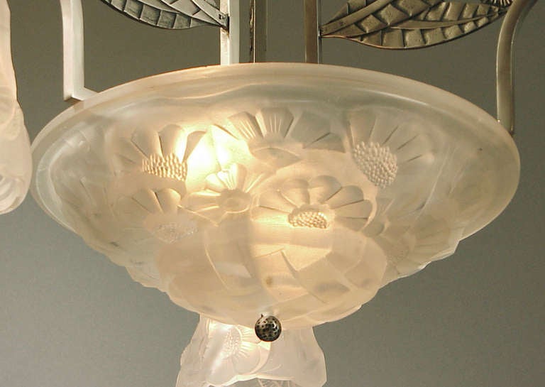 An Outrageously Decorous Degué French Art Deco Chandelier In Excellent Condition For Sale In San Francisco, CA