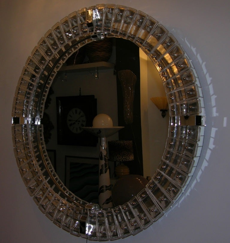 1960s Very Chic Round Illuminated Venetian Mirror 4