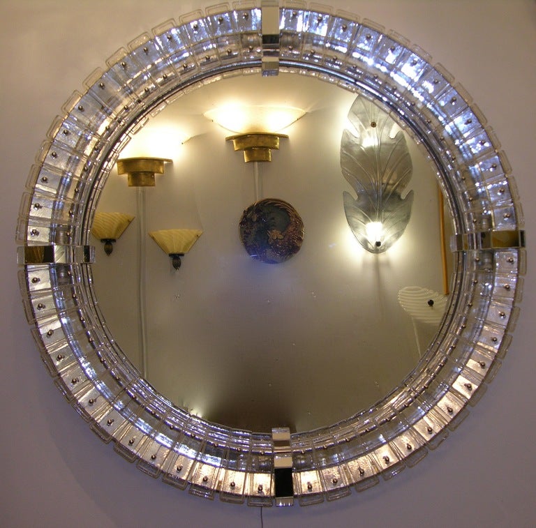 1960s Very Chic Round Illuminated Venetian Mirror 1