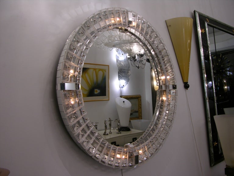 1960s Very Chic Round Illuminated Venetian Mirror 3