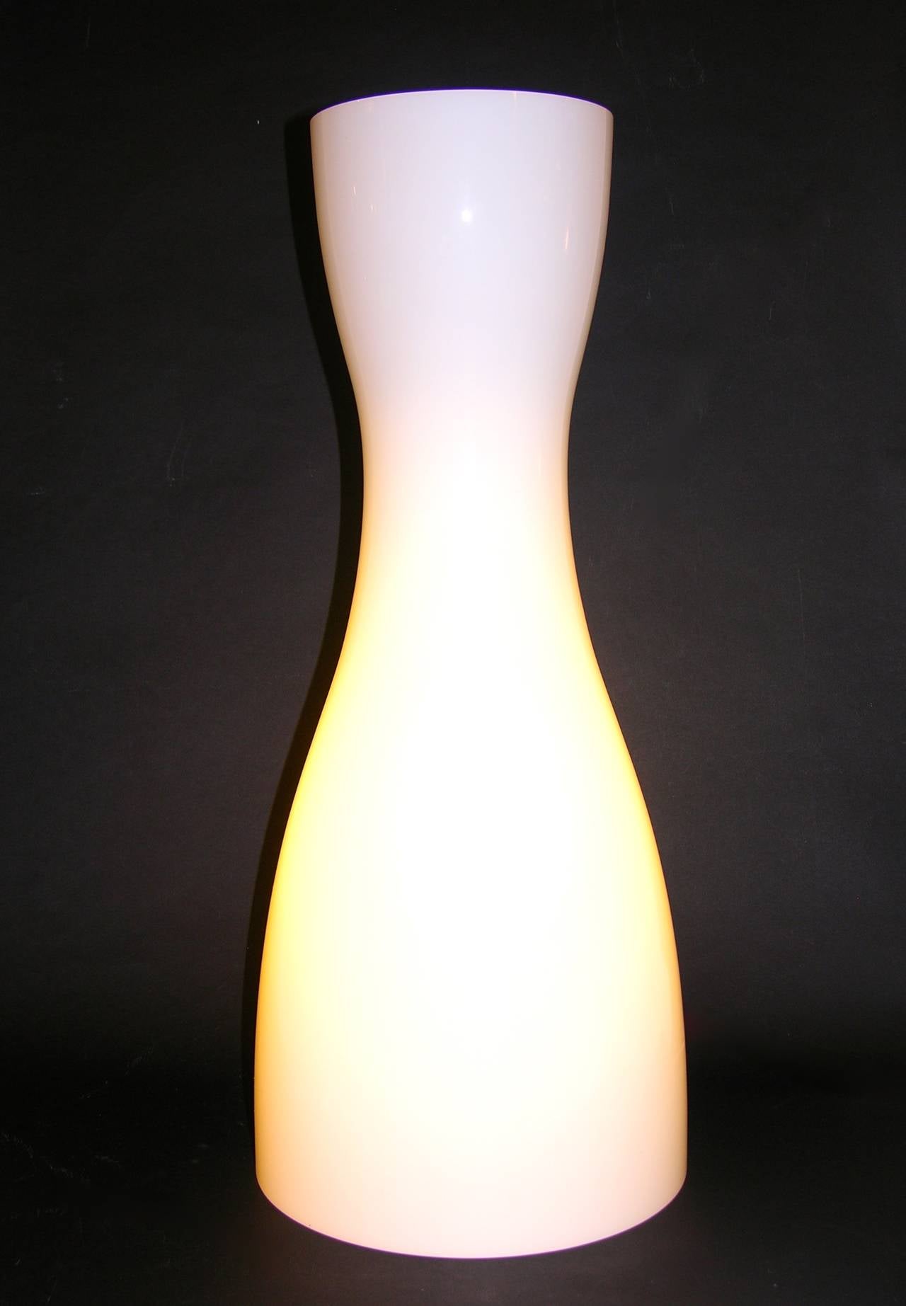 Modern Vistosi 1970 Minimalist Pair of White Murano Glass Lamps