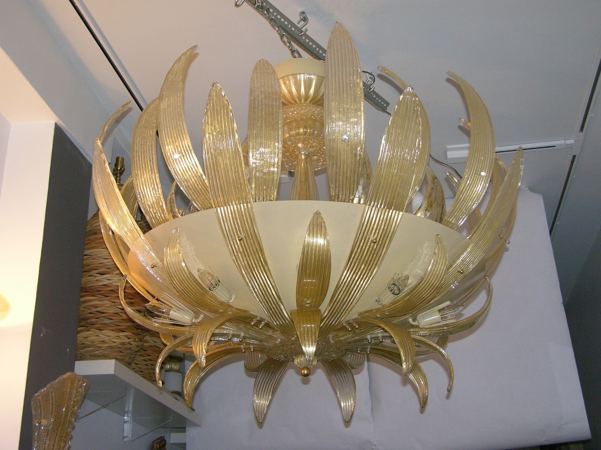 1950s Huge One-Of-A-Kind Venetian Chandelier With Gold Leaves By Seguso