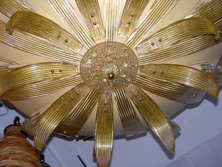 Mid-20th Century 1950s Huge One-Of-A-Kind Venetian Chandelier With Gold Leaves By Seguso