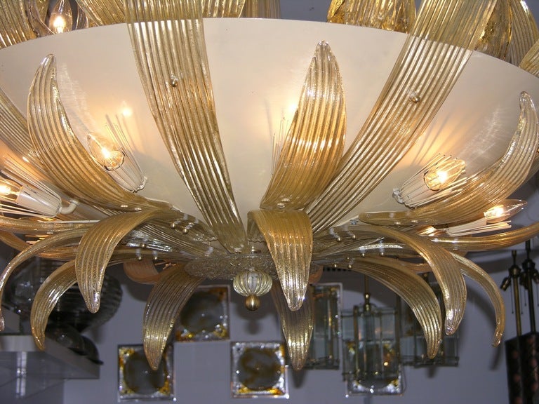 1950s Huge One-Of-A-Kind Venetian Chandelier With Gold Leaves By Seguso 4