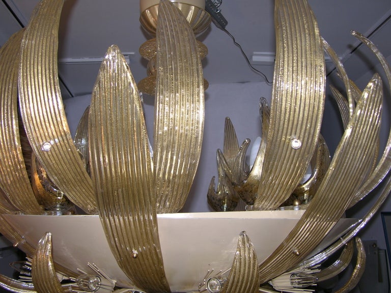 1950s Huge One-Of-A-Kind Venetian Chandelier With Gold Leaves By Seguso 2