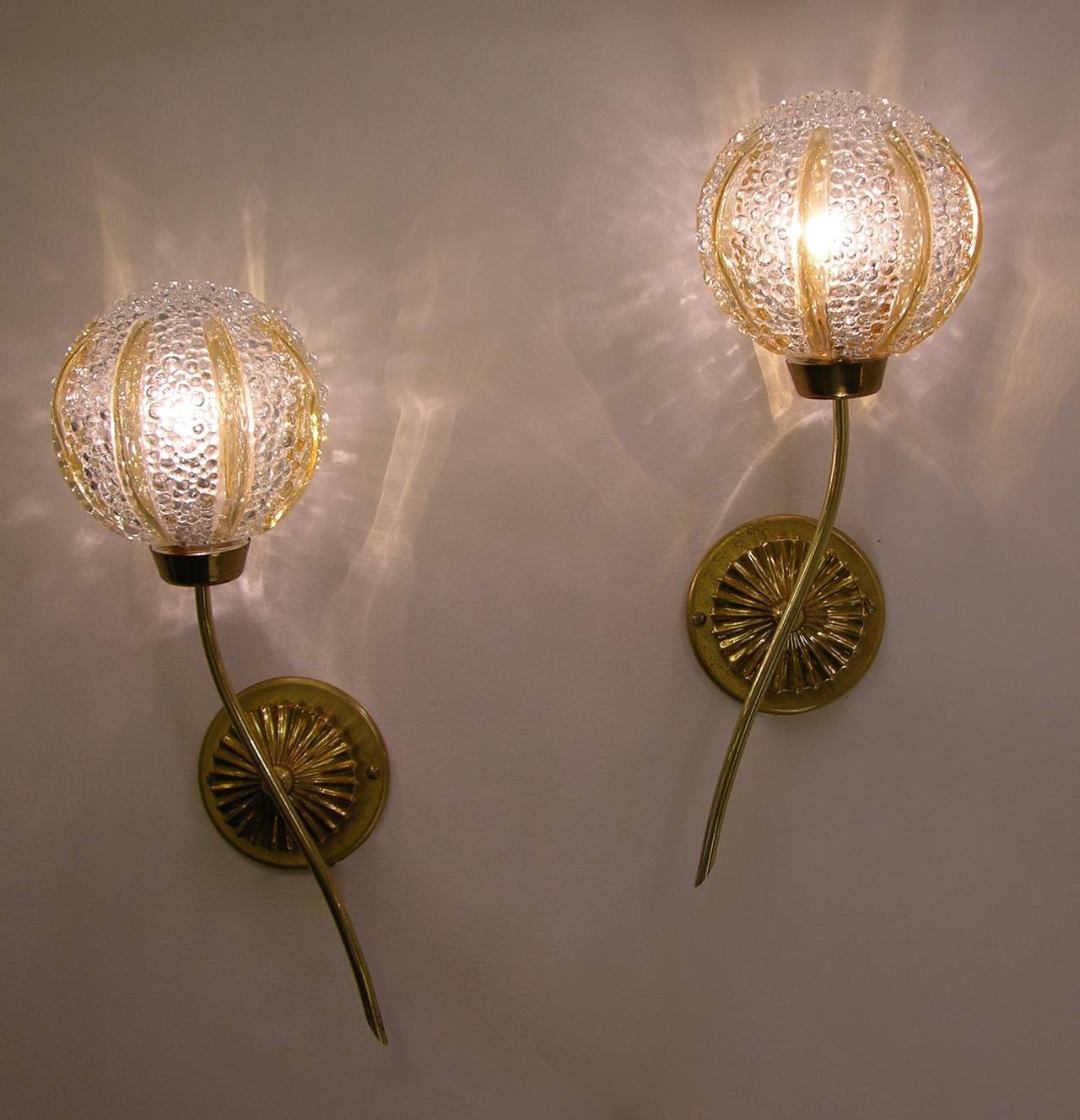Hand-Crafted Barovier 1950s Delightful Pair of Textured Murano Glass Sconces