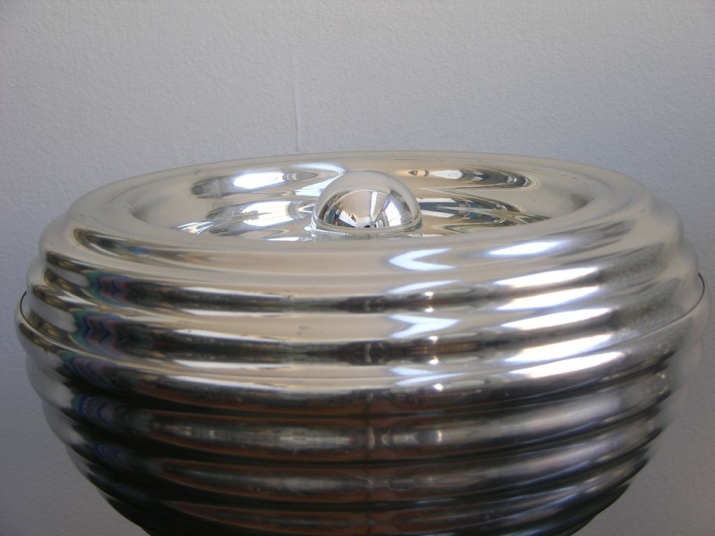 Flos 1960s Silver Tone Pair of Castiglioni Round Polished Aluminum Table Lamps In Good Condition In New York, NY