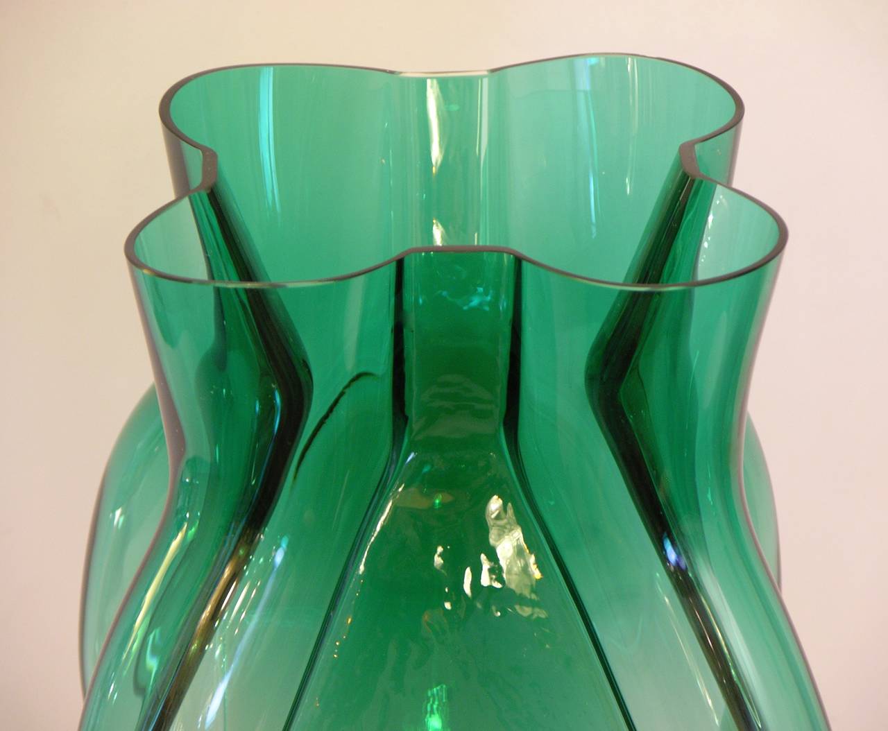 Italian 1980s Toni Zuccheri for Venini Green and Orange Murano Glass Vase