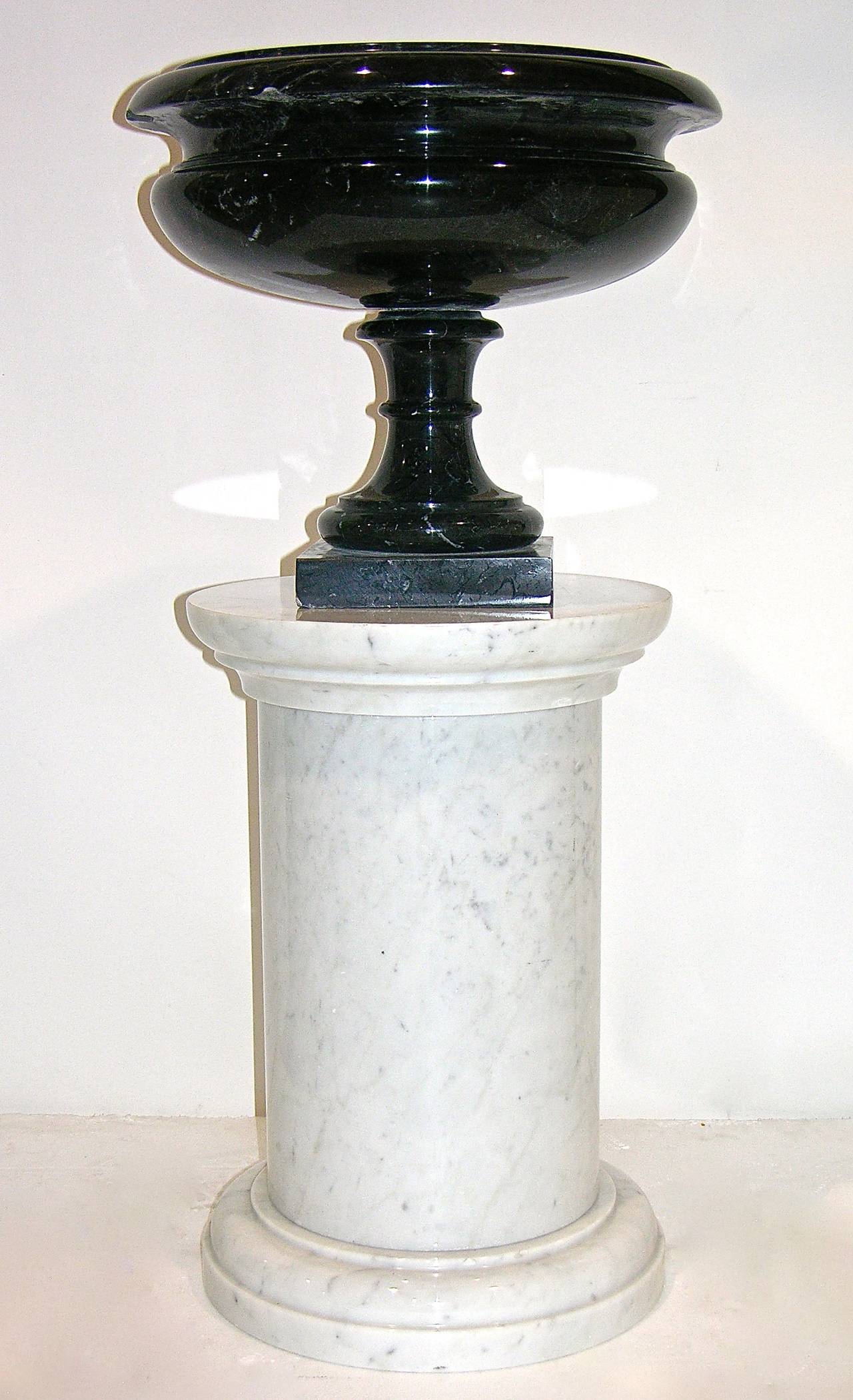 An exceptional and rare pair of black and white garden planters on stands, late Art Deco Design circa 1940, the urns are in hand-turned black Marquina marble and the columns are in hand-turned white Carrara marble.
The pair of columns and pair of