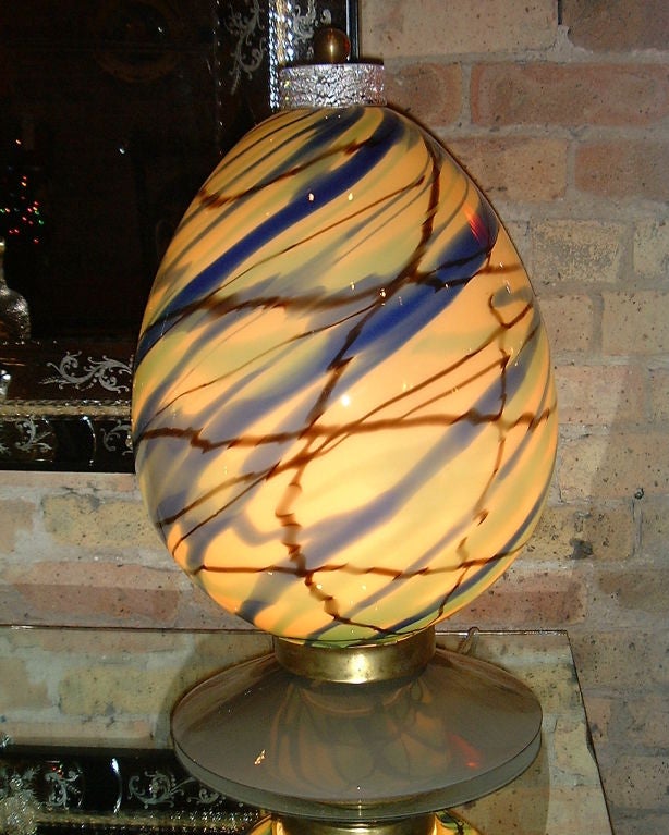 Early 1970s, Italian egg-shaped lamp in Venetian Murano glass by Andromeda, decorated with blue, yellow/green, coffee swirls of colors like a modern painting, on a gray glass base with bronze support. The multi-color surface suffuses the light and