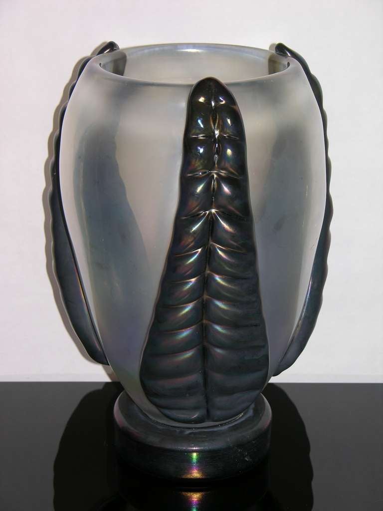 Vintage Italian Pair of Iridescent Murano Glass Vases In Excellent Condition In New York, NY