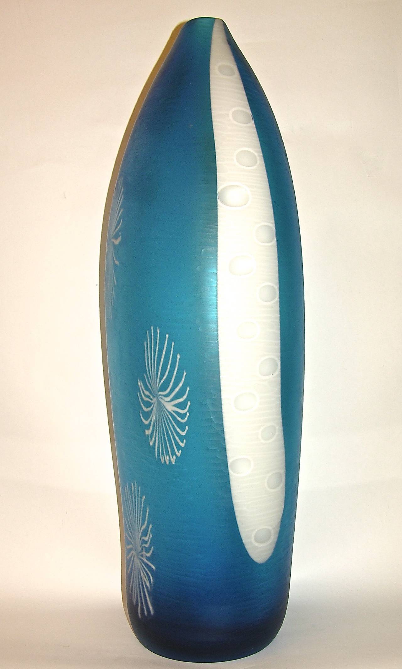 Italian Dona Contemporary Italia Turquoise & White Textured Murano Glass Tall Vase For Sale