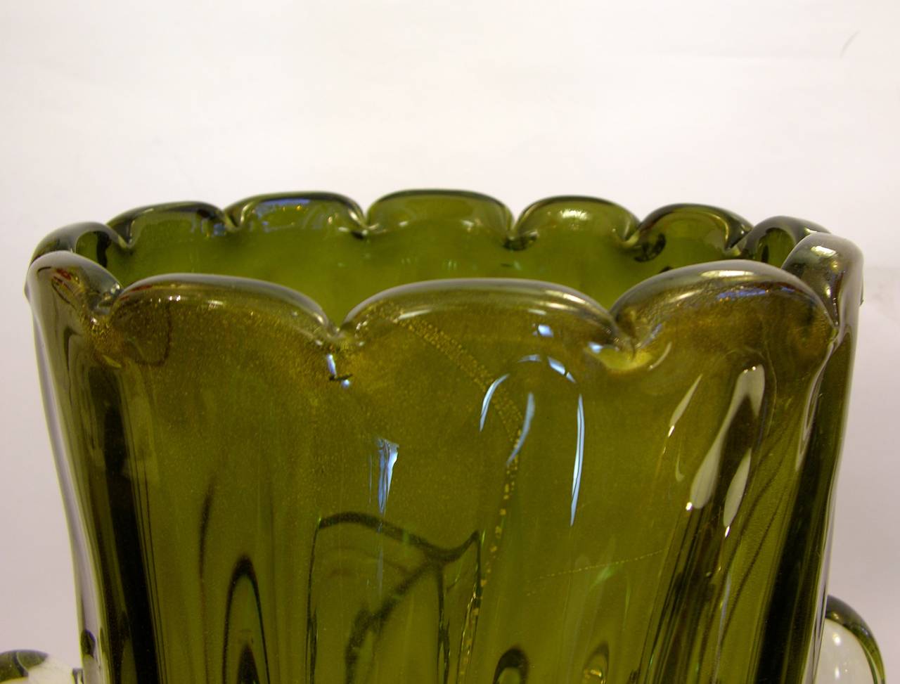 1980s Superb Pair of Olive Green and Gold Murano Glass Vases by Costantini In Excellent Condition In New York, NY