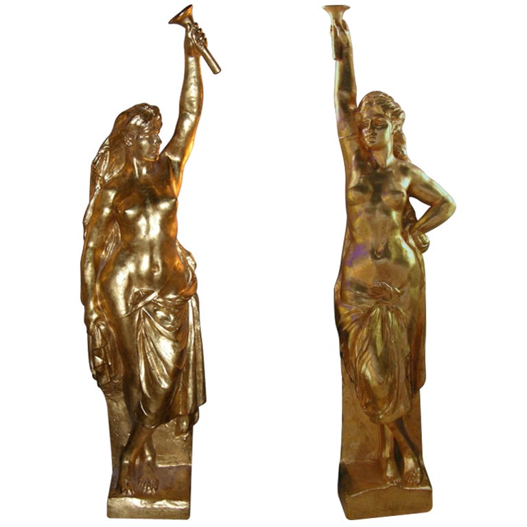 Monumental  "Golden Girls" Statues for the Crazy Horse - Paris