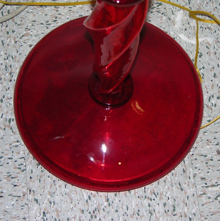 Rare vintage floor lamp in red Murano glass by Andromeda In Excellent Condition In New York, NY