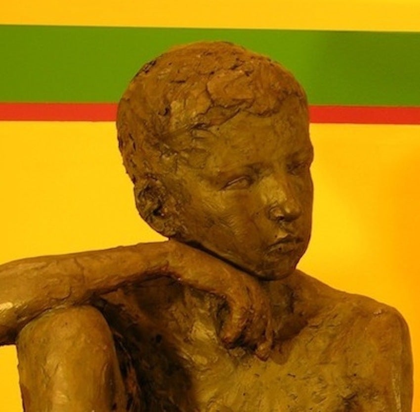 Antike französische Kinderskulpturen in Lebensgröße aus den 1930er Jahren in Bronze-Finish (Handgefertigt) im Angebot