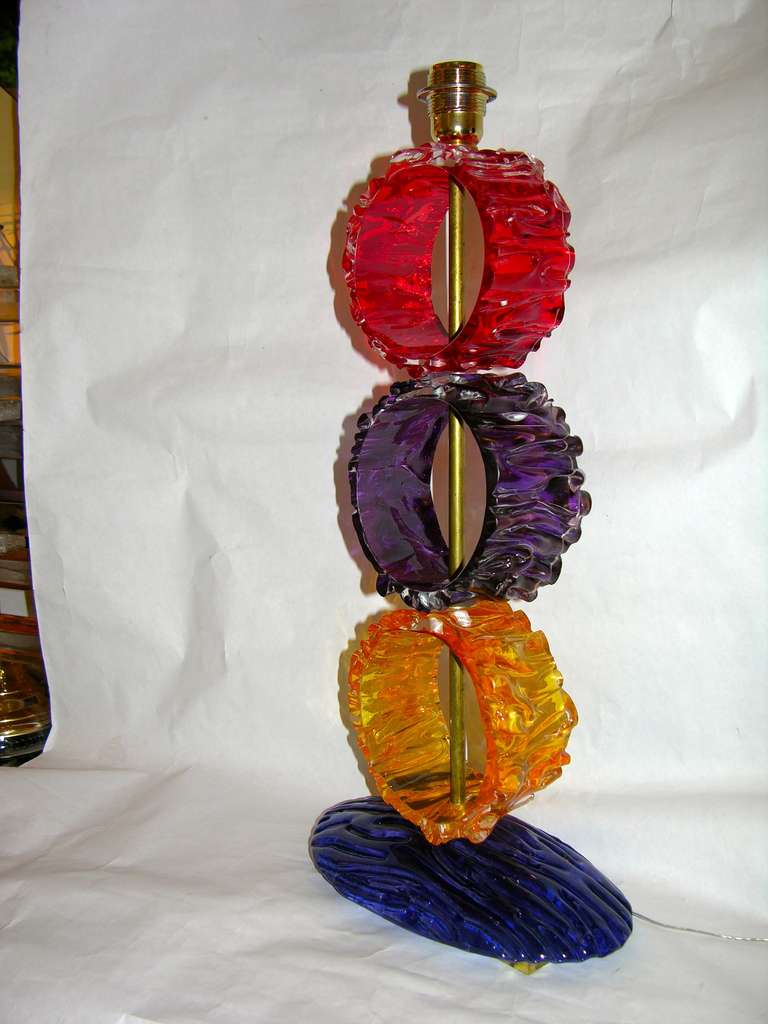 1970er Jahre Italienisches Paar kreisförmiger Tischlampen aus farbigem Muranoglas