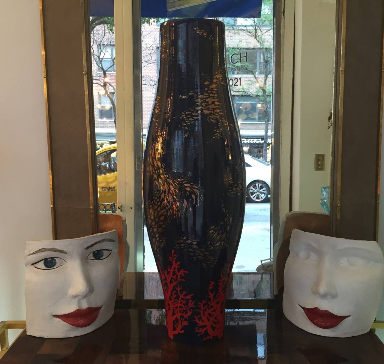 Fait main « Face à lèvres rouges », sculpture en terre cuite de Ginestroni en vente