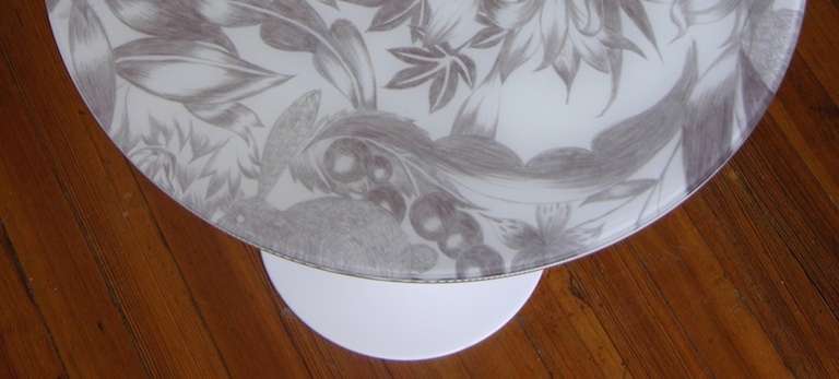 Metal 1960 Italian White Round Tulip Table with Laminated Gray Hand Painted Fabric Top