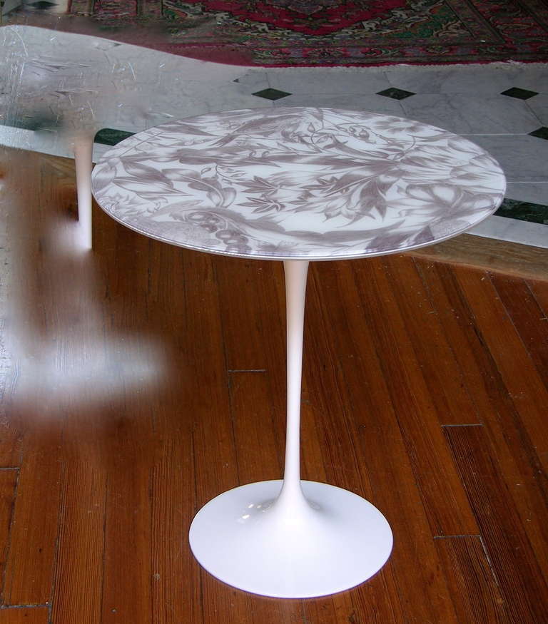 1960 Italian White Round Tulip Table with Laminated Gray Hand Painted Fabric Top In Good Condition In New York, NY