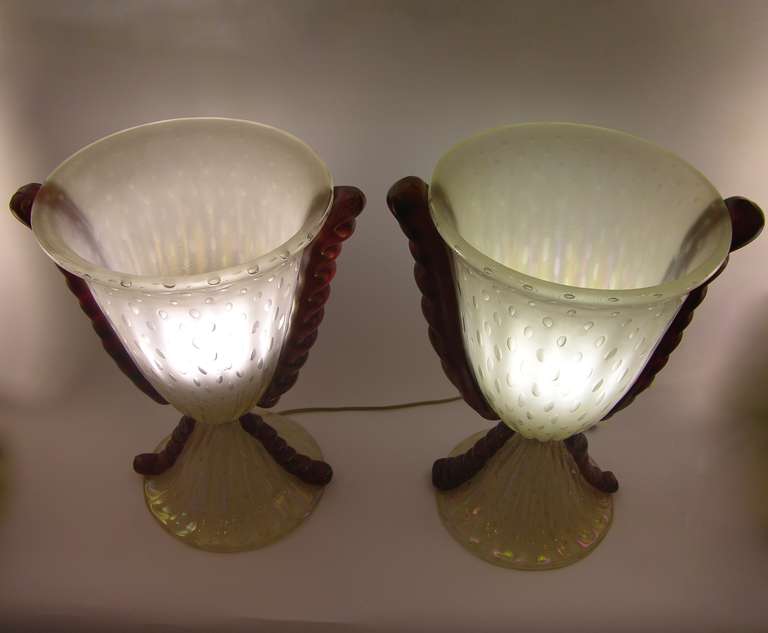 Late 20th Century Barovier e Toso Grand Pair of Pearlized Murano Glass Lamps with Red Accents For Sale