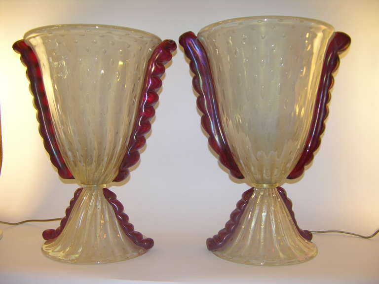 Barovier e Toso Grand Pair of Pearlized Murano Glass Lamps with Red Accents For Sale 3