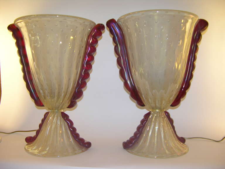 Barovier Toso Vintage Italian Pair mattierte Murano-Glas-Lampen mit roten Akzenten im Angebot 1
