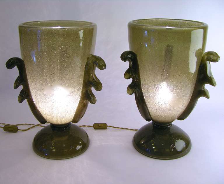A very rare pair of smoked grey lamps from the 1940s, unfindable today on the market because the bollicine texture and the unusual smoked grey color are created by a process which is not longer permitted: the glass mass is blown while immersed in