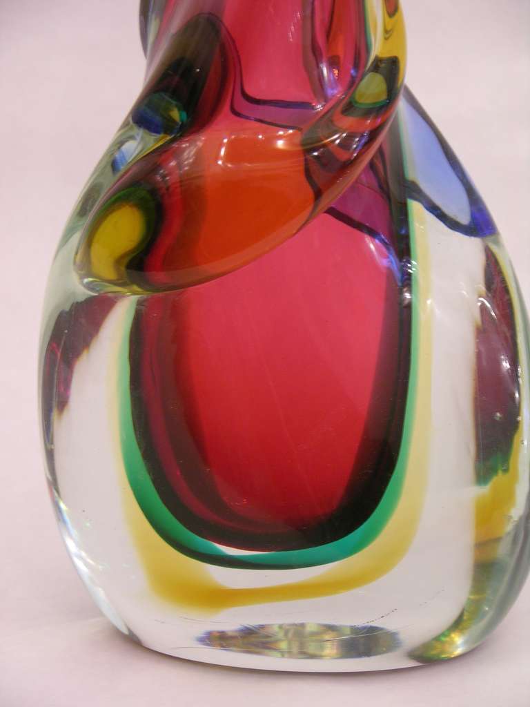 1970s Italian Green Yellow Red Sculpture Vase in Sommerso Crystal Murano Glass In Excellent Condition In New York, NY