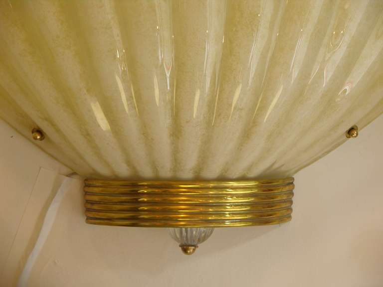 1970s Art Deco Style Vintage Shell Sconces in Gold & White Murano Glass In Excellent Condition For Sale In New York, NY