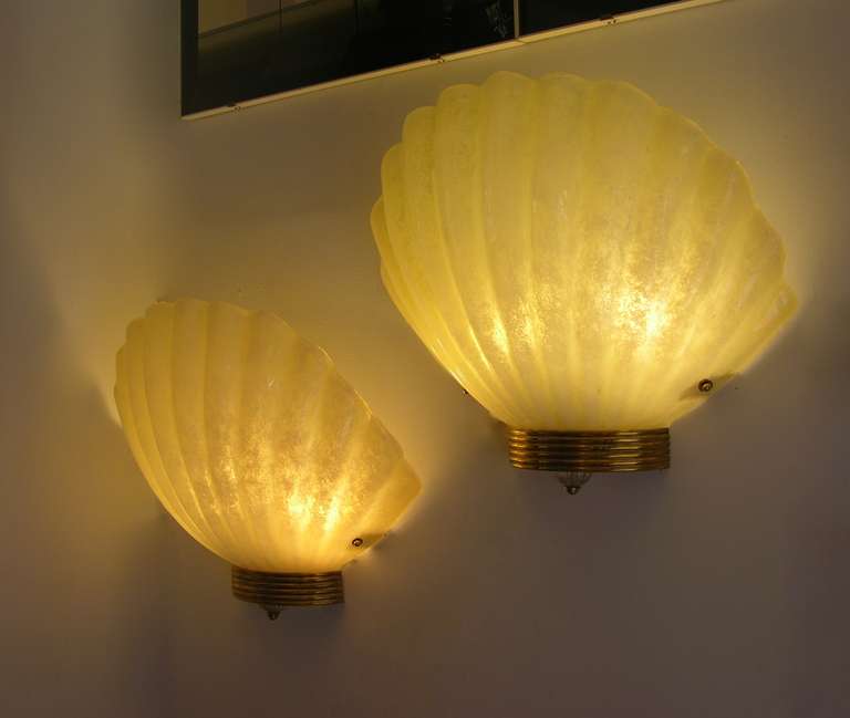 Grand Tour 1970s Art Deco Style Vintage Shell Sconces in Gold & White Murano Glass For Sale