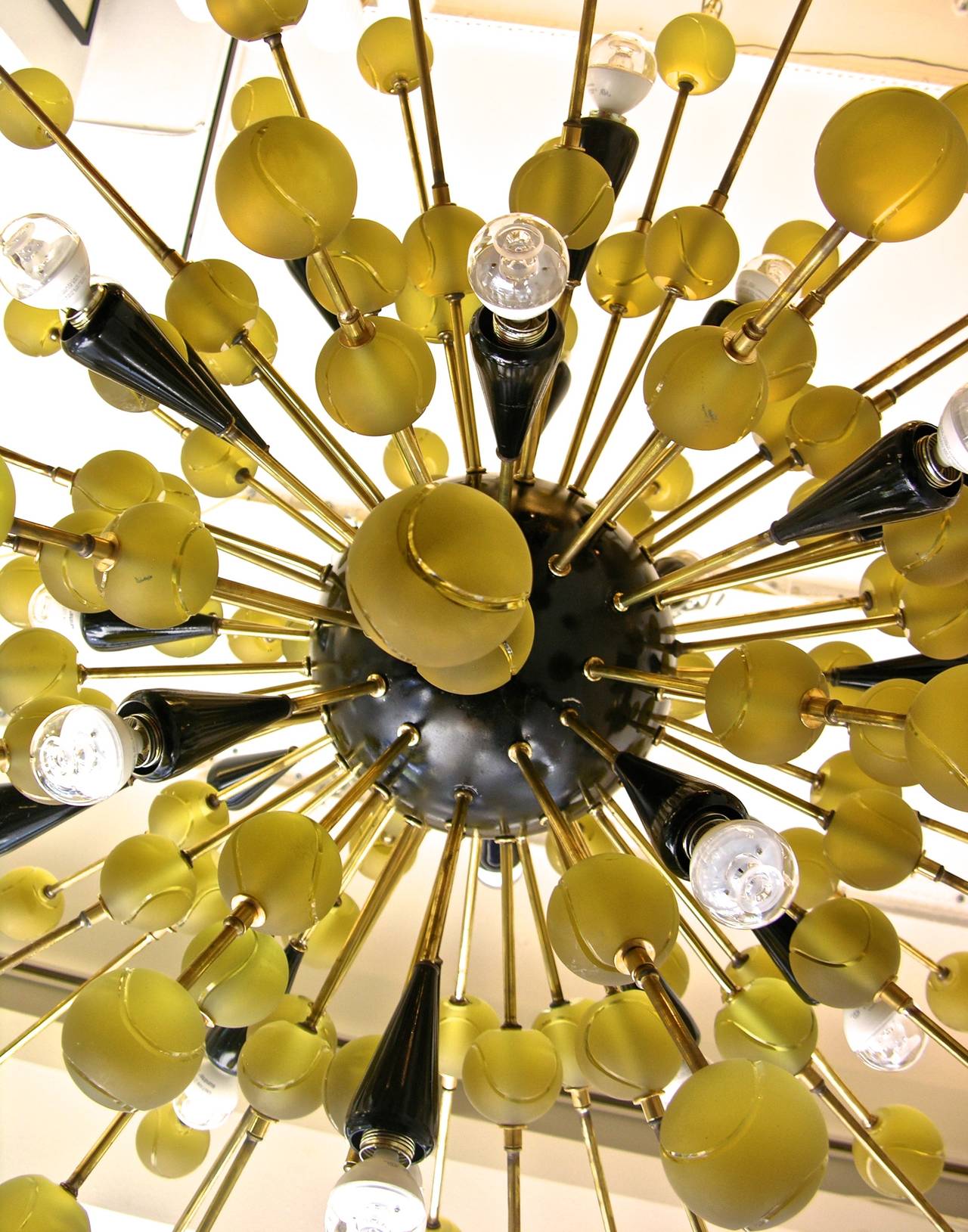 Italian Sputnik Glass Tennis Balls Chandelier In Excellent Condition In New York, NY
