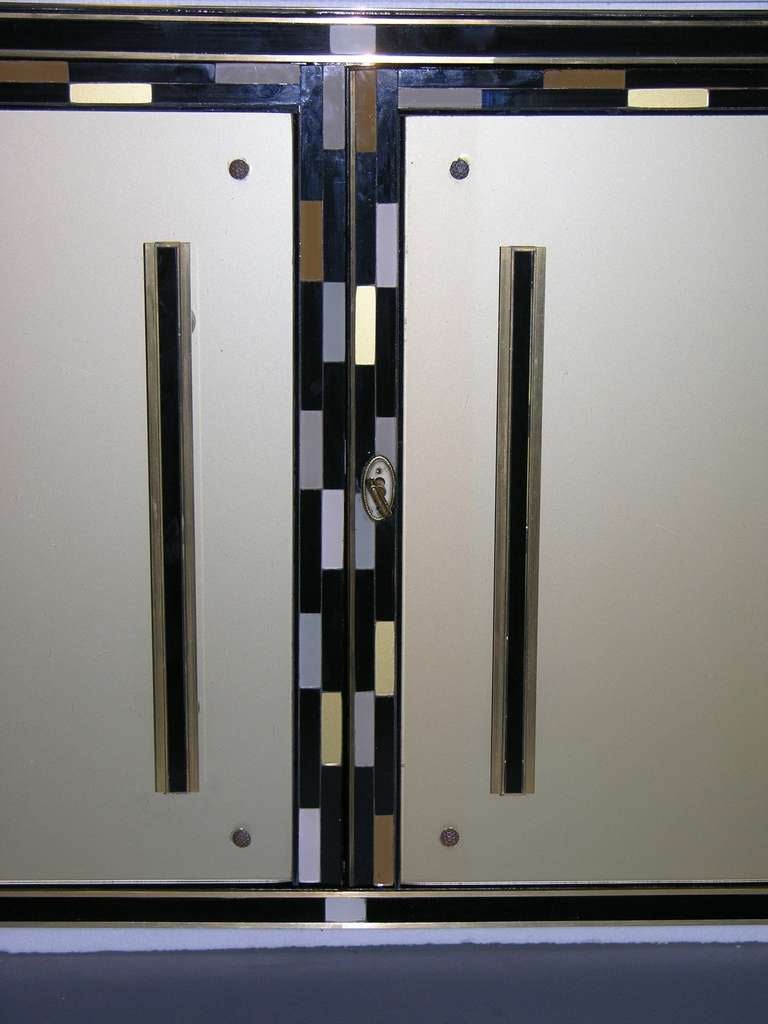 1940 Elegant One of a Kind Italian Murano Glass Cabinet / Sideboard 2