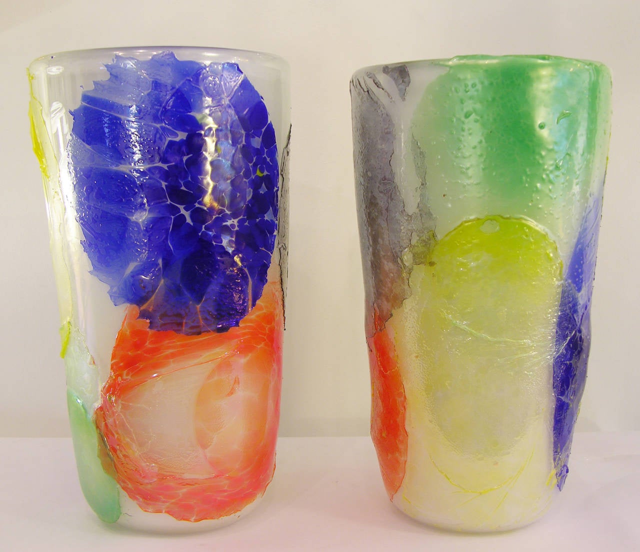 Striking Pair of Murano Glass Vases Decorated with Colorful Iridescent Disks 3