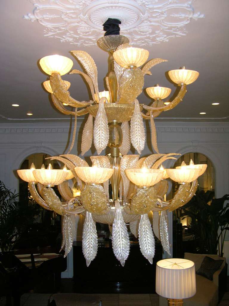 Aureliano Toso 1970s Vintage Italian Eighteen-Light Gold Murano Glass Chandelier 1