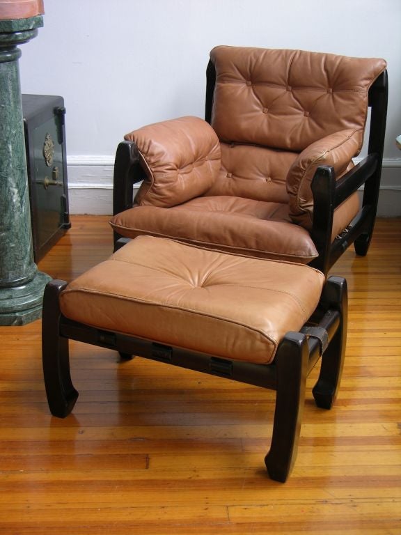This vintage set is an Italian design by Frigerio, very limited edition armchair 