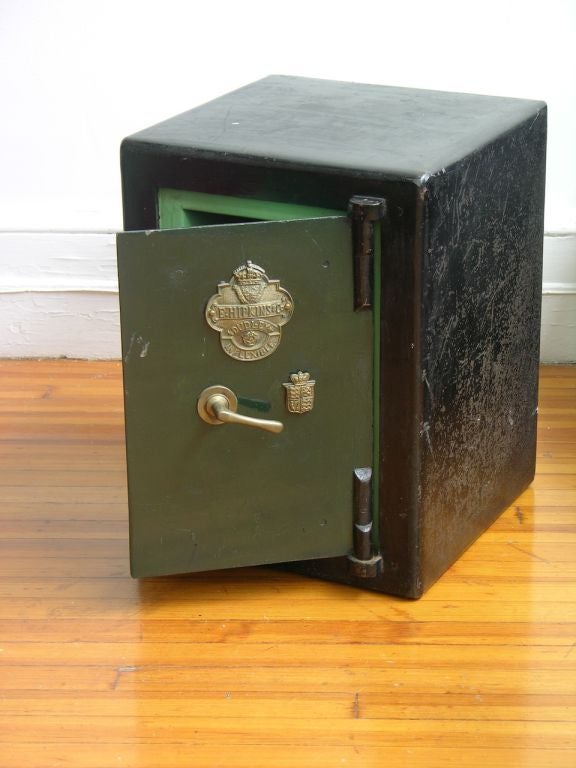 Antiker original englischer Tresor mit Schlüssel (Englisch)