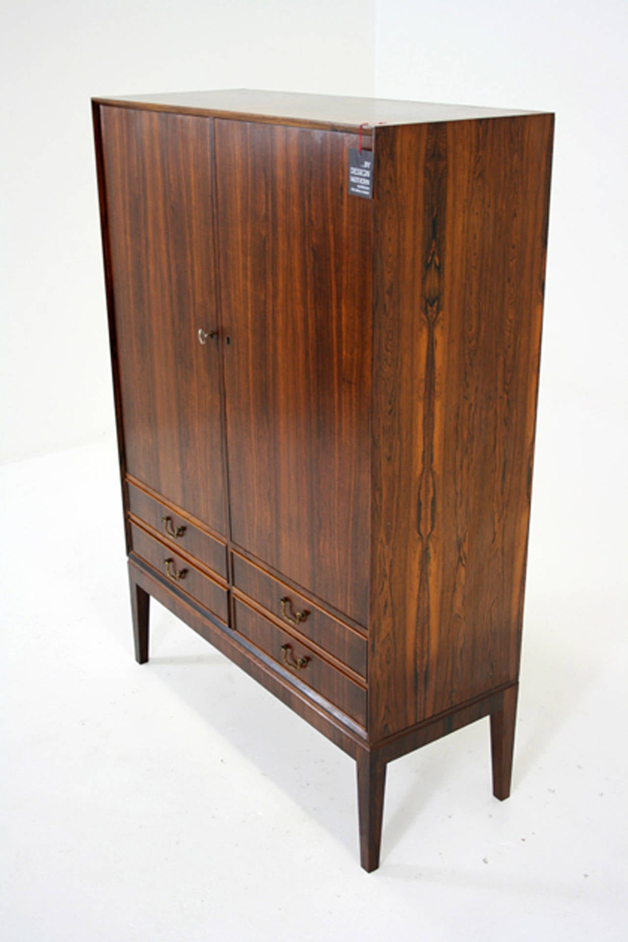 -Danish, rosewood, produced by O. Bank Larsen
-Dovetailed drawers, original finish, incredible quality
-Adjustable shelving
-42″W x 16.5″D x 60″T
-Shipping will be by white glove, home delivery service
-SS# or Tax Id # required for cross border