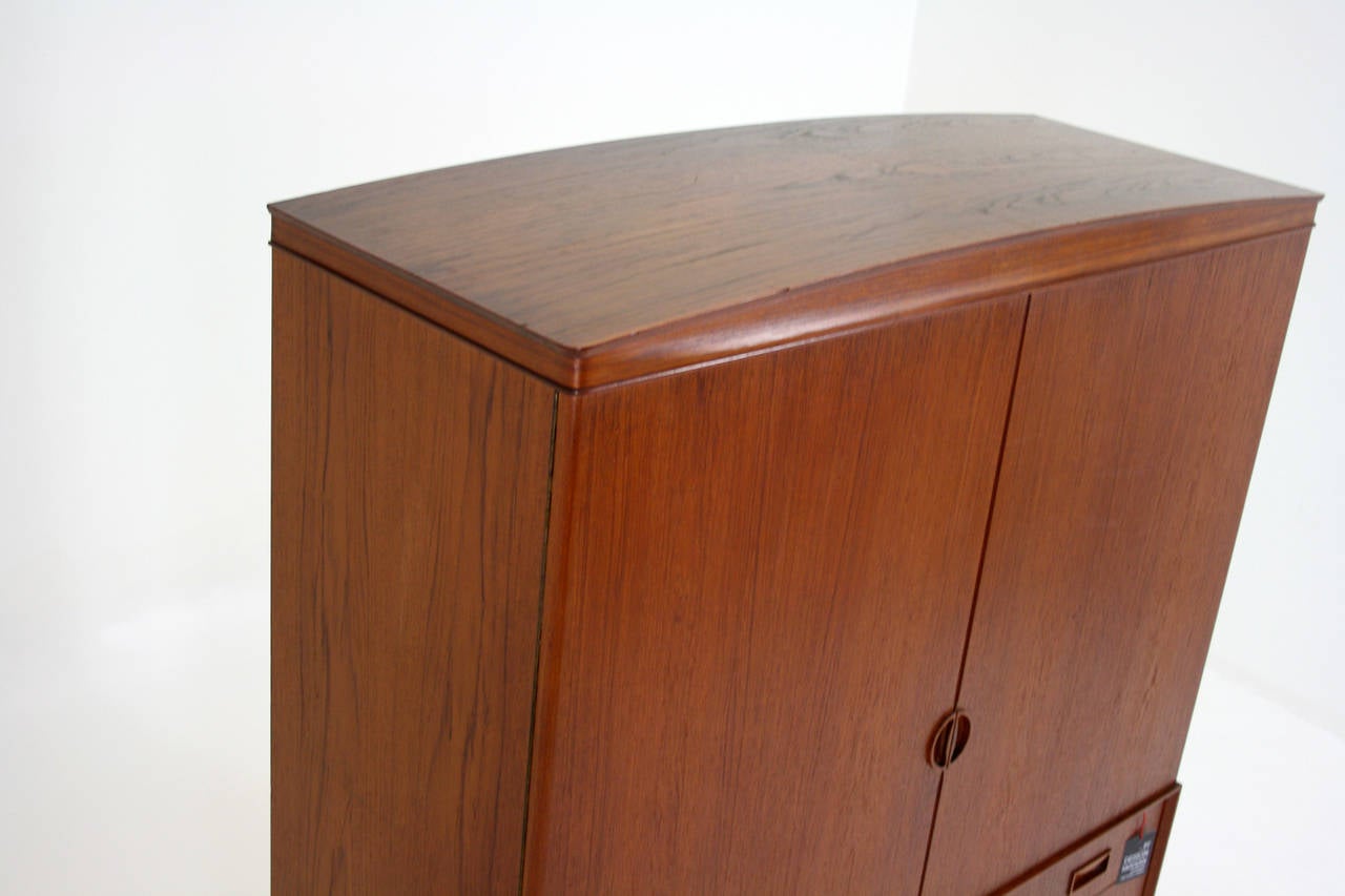 Danish Mid Century Modern Teak Cabinet Cupboard Credenza Sideboard In Excellent Condition In Vancouver, BC