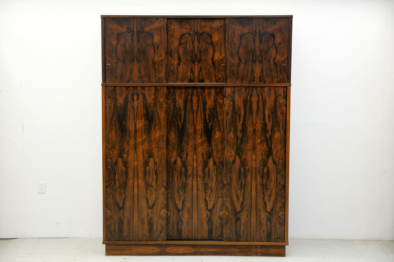 Stunning Danish 3 Door Rosewood Wardrobe
